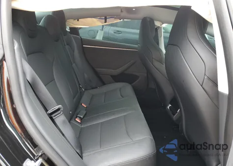 2025 Tesla Model 3 z USA, uszkodzony, nr VIN 5YJ3E1ET2SF063273